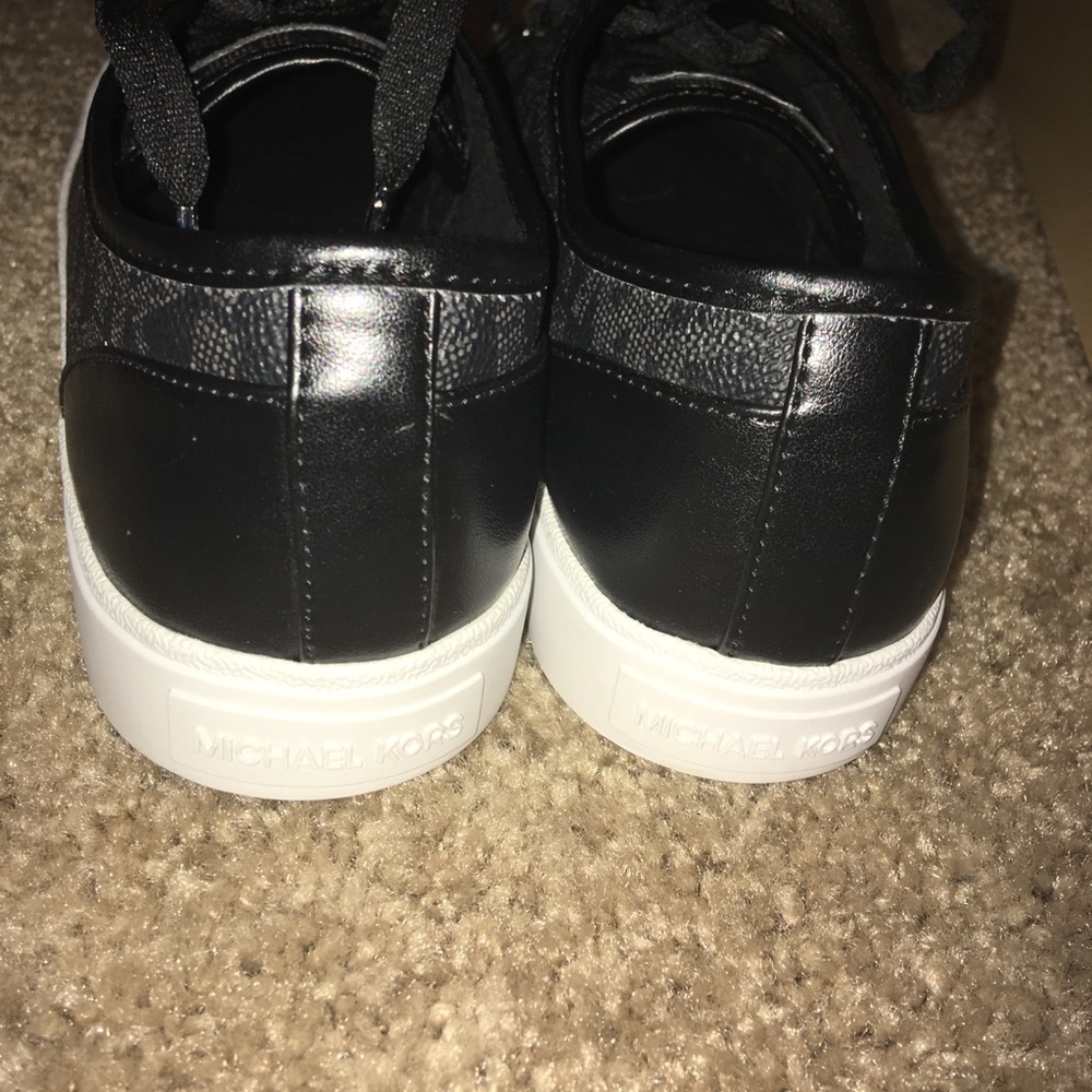 Last 1 Micheal Kors Signature PVC Sneakers - Picture 5 of 8